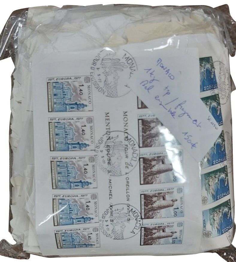 MONACO : 1 kg de timbres sur fragment MONACO : 1 kg de timbres sur fragment