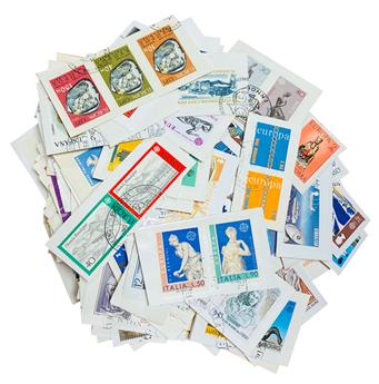 EUROPA : 250 gr. de timbres oblitérés sur fragment